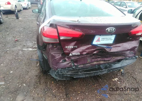 2018 Kia Forte Lx z USA, uszkodzony, nr VIN 3KPFL4A71JE194437